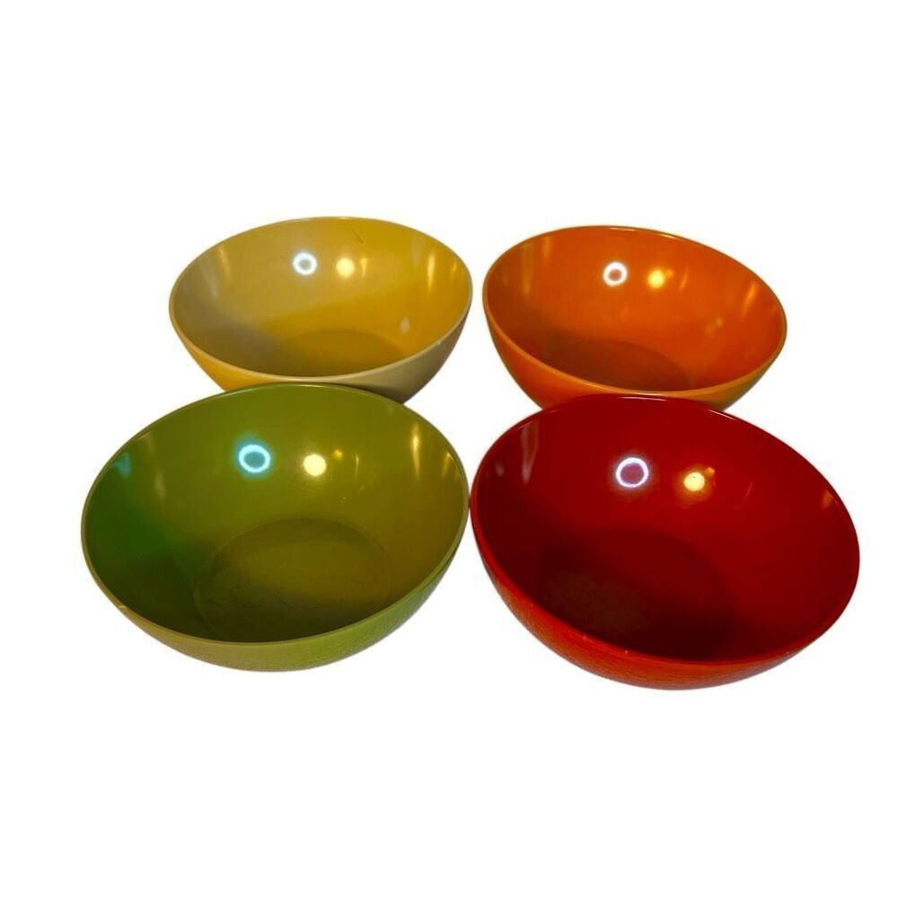 Vintage Set of 4 MCM Melamine Bowls In 4 Colors.